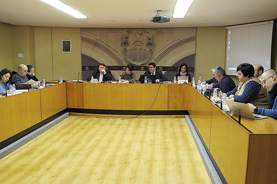 El consejero de Administración Pública y Hacienda, Alfonso Domínguez, explica la Ley de Cuentas Abiertas./ NR