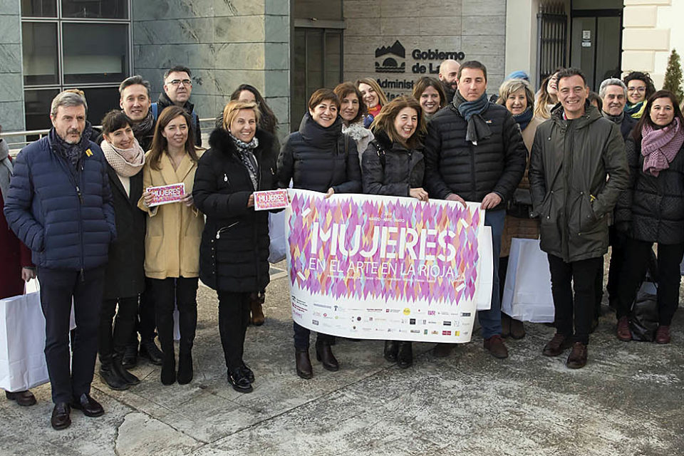 Representantes de las distintas entidades implicadas en el festival Mujeres en el Arte de La Rioja, ayer en la presentación de esta iniciativa. / NR