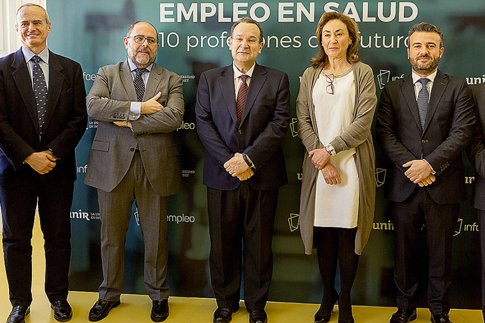 La consejera de Salud del Gobierno de La Rioja, con representantes de UNIR y de Infoempleo en la presentación del estudio en Madrid. / NR