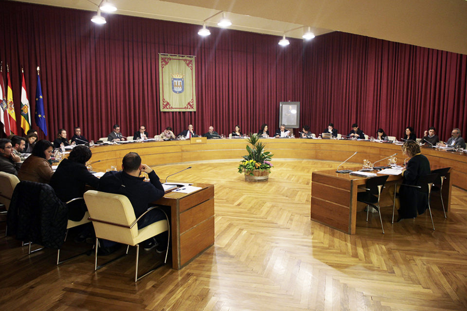 La Corporación municipal, en la sesión plenaria del 1 de febrero. / Clara Larrea