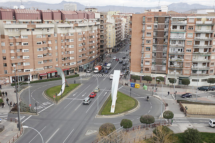 La obra del nudo de Vara de Rey con Duques de Nájera se inicia en verano
