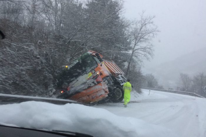Cerrados cinco puertos de la red autonómica por nieve