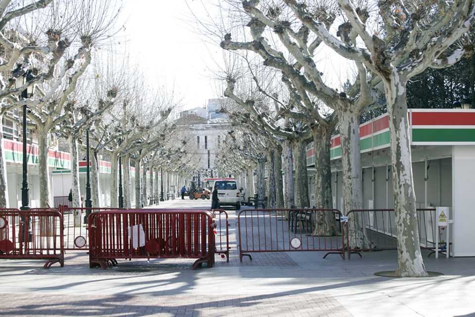 El Espolón, casi preparado para acoger la XVI Feria de Oportunidades este viernes. / Ingrid