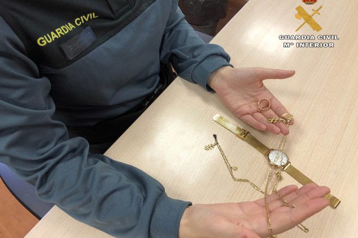 Detenido por sustraer las joyas de los mayores que cuidaba