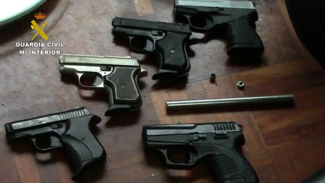 Armas intervenidas por la Guardia Civil en el domicilio de Logroño. / Guardia Civil