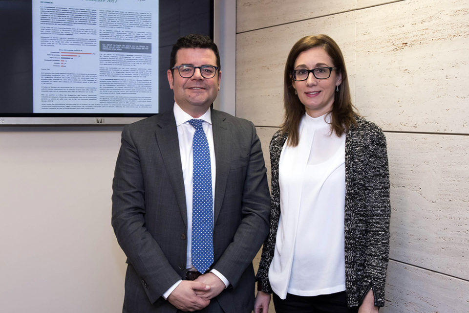 El consejero de Hacienda y la directora del Instituto de Estadística de La Rioja. /NR