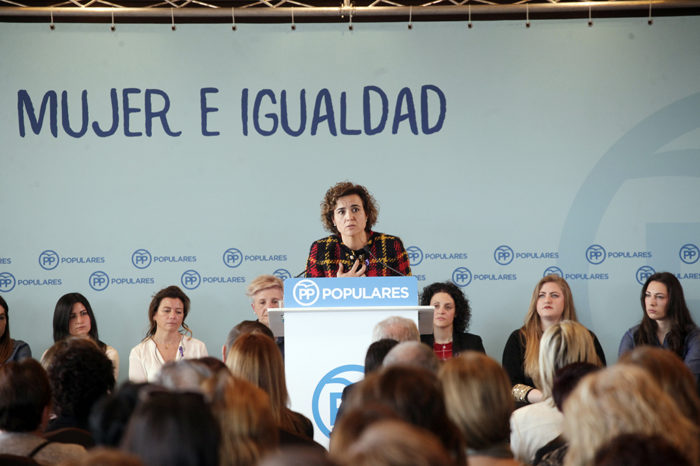 La ministra Montserrat defiende una sociedad sustentada sobre roles compartidos