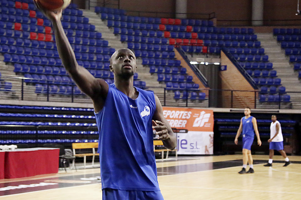 Balamou, que no jugó ante el Castelló, está plenamente recuperado. / Clara Larrea