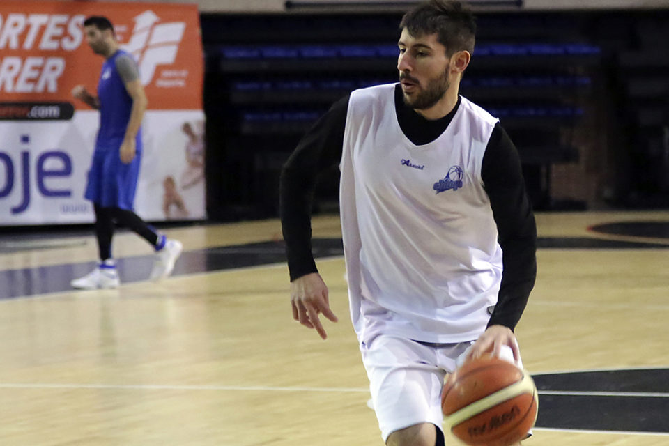 Quintela, uno de los pulmones del Clavijo en lo que llevamos de temporada. / Clara Larrea