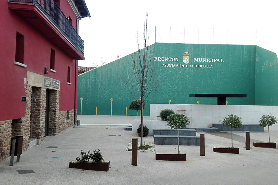 Imagen del frontón de Tudelilla. / Javier Pascual