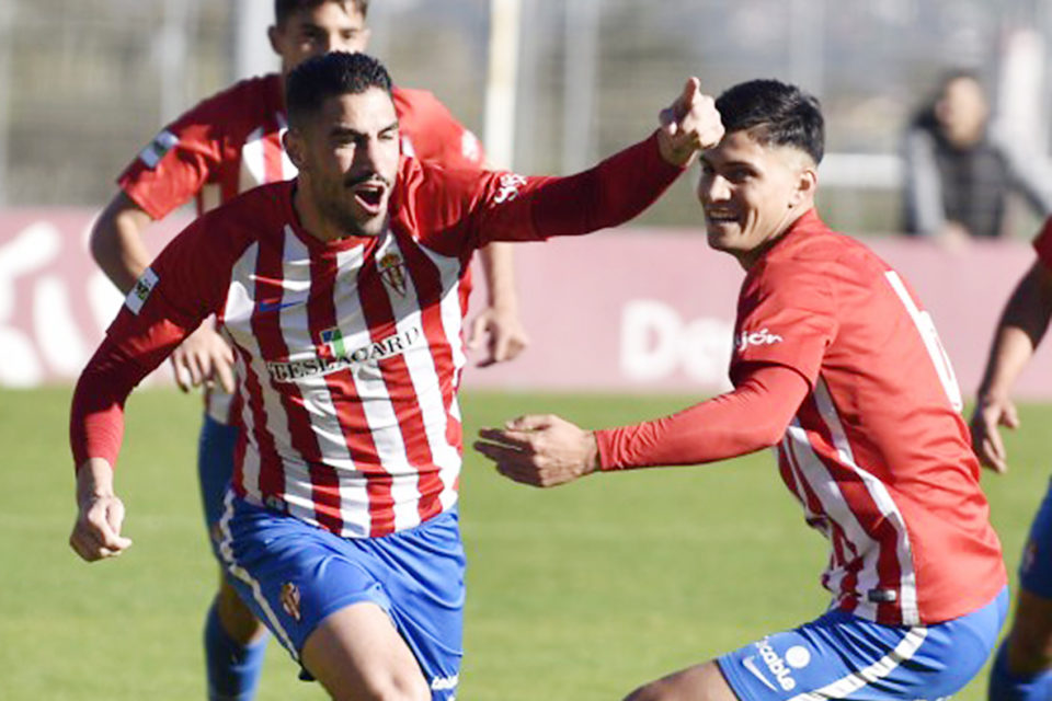 El Sporting B lidera el grupo II pero su presencia en la fase de ascenso está supeditada a que el primer equipo pelee por ascender a Primera. / Sporting de Gijón