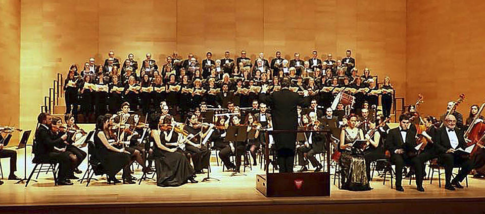 La Orquesta Sinfónica de La Rioja, durante un concierto en Riojaforum con el Coro Sinfónico. / NR