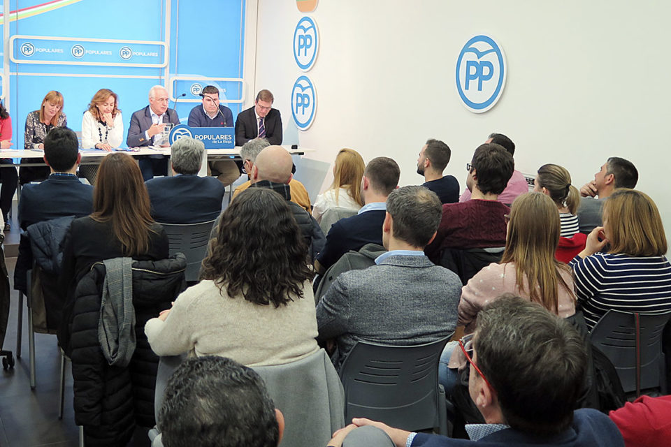 Reunión de la Junta Directiva Regional del PP riojano, que el lunes analizó la situación de las infraestructuras en la región. / NR
