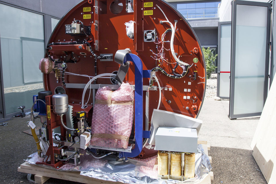 El acelerador lineal ha empezado a instalarse en el CIBIR. /NR