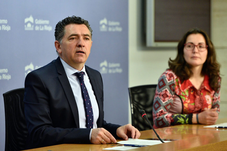 Carlos Cuevas y Raquel Sáenz, durante la rueda de prensa en la que han ofrecido un balance de estas ayudas. / NR