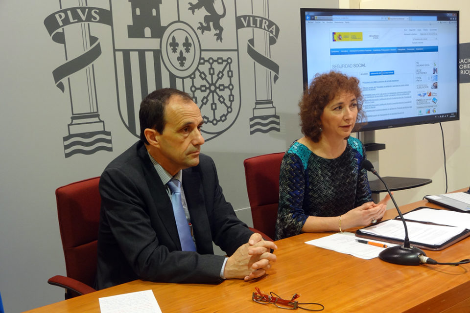 Javier Iribas y Purificación Varona, en rueda de prensa. / NR