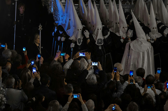 Los móviles se van de procesión