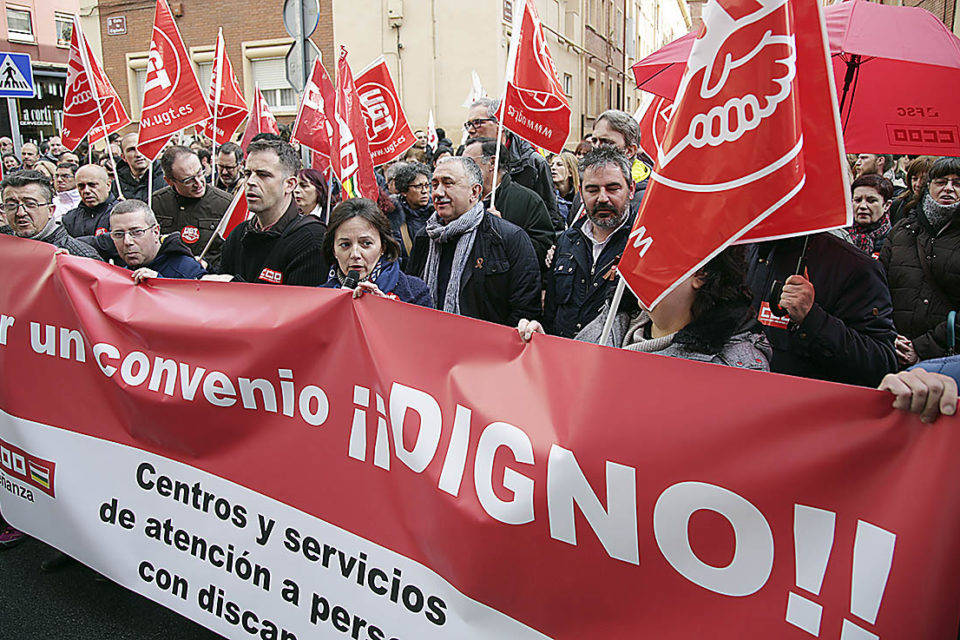 Álvarez participó en una concentración reivindicativa de trabajadores de atención la discapacidad. / Clara Larrea