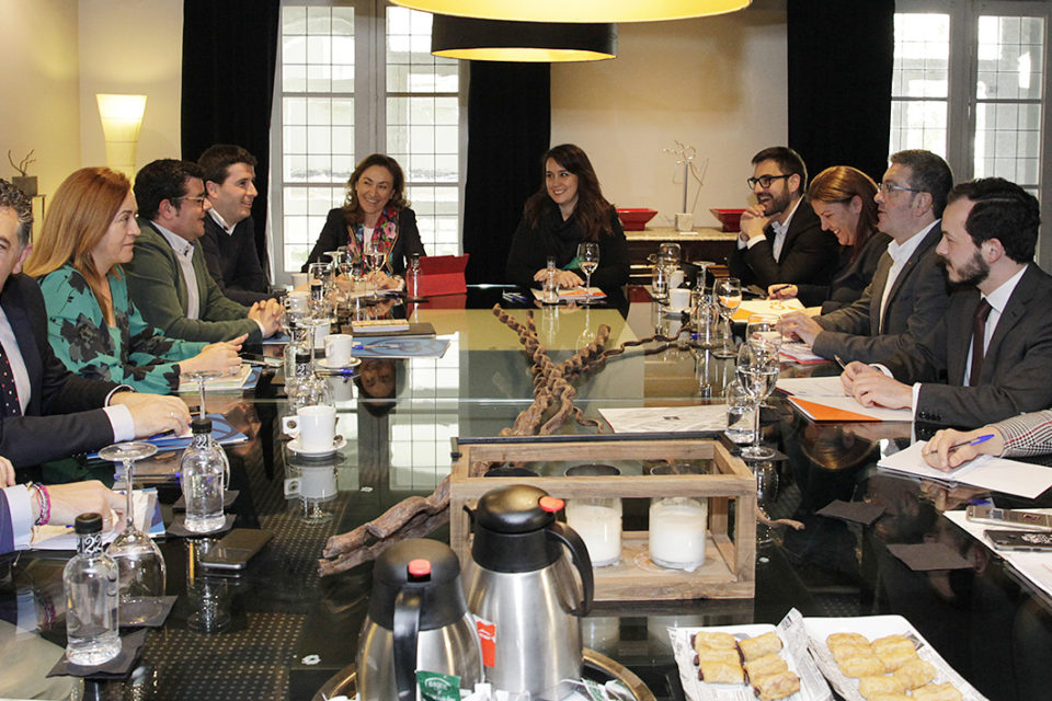 Reunión mantenida el jueves por responsables del Partido Popular y Ciudadanos para evaluar la marcha de los pactos de investidura. / Ingrid