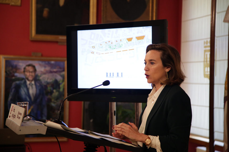 La alcaldesa informa en rueda de prensa de la tramitación del PERI Ferrocarril. / Clara Larrea