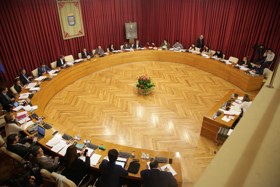Sesión plenaria celebrada en el Ayuntamiento de Logroño, en una imagen de archivo. / Ingrid