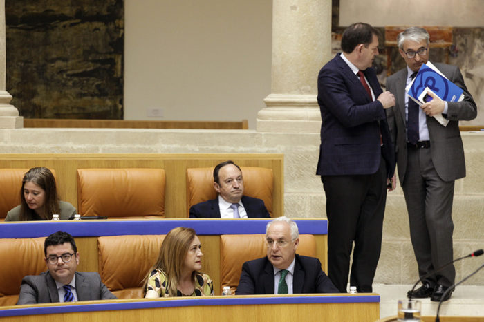 El Parlamento aprueba promover un acuerdo de región por la universidad pública