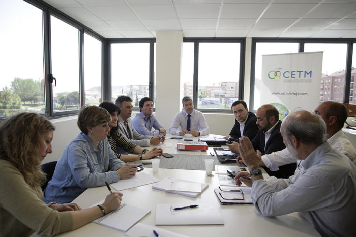 Transportistas denuncian que con el desvío a la AP-68 hacen hasta un 60% más de recorrido