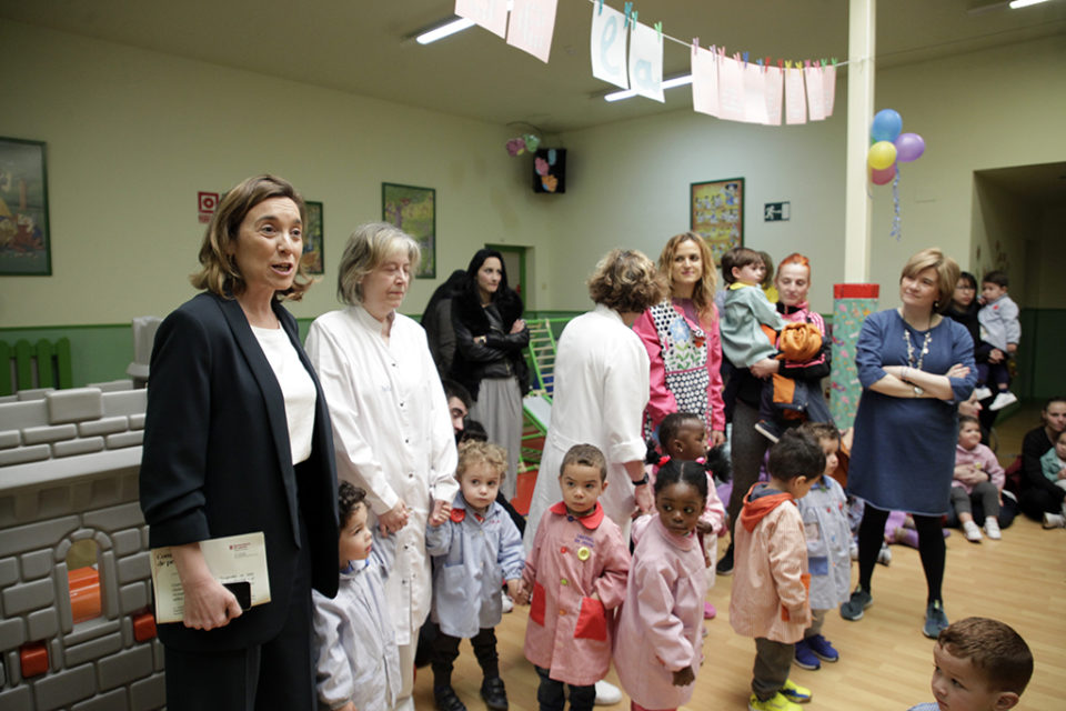Gamarra, durante la visita a la guardería Chispita. / Ingrid