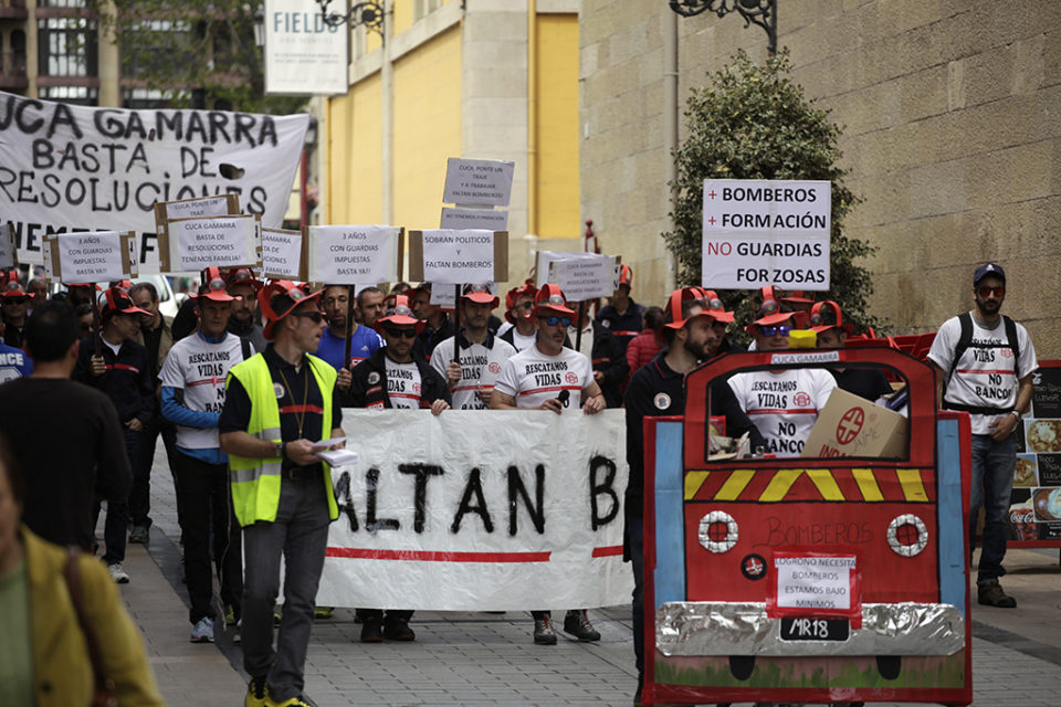 Los bomberos, en la manifestación que convocaron el pasado 17 de mayo. / Ingrid
