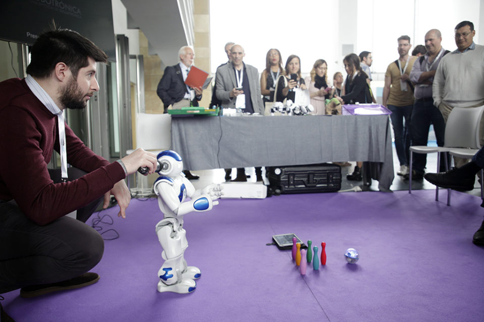 Demostración robótica en la I Erasmus Week de UNIR. / Ingrid