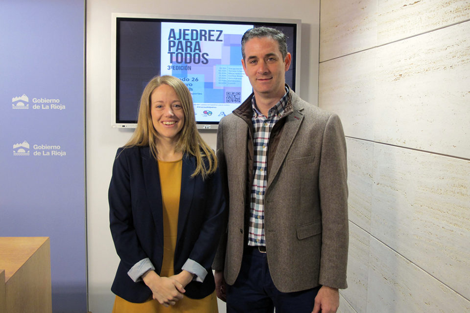 El director general del Deporte y la presidenta de la Asociación de Ajedrez Social de La Rioja Caissa han presentado el programa este jueves. / NR