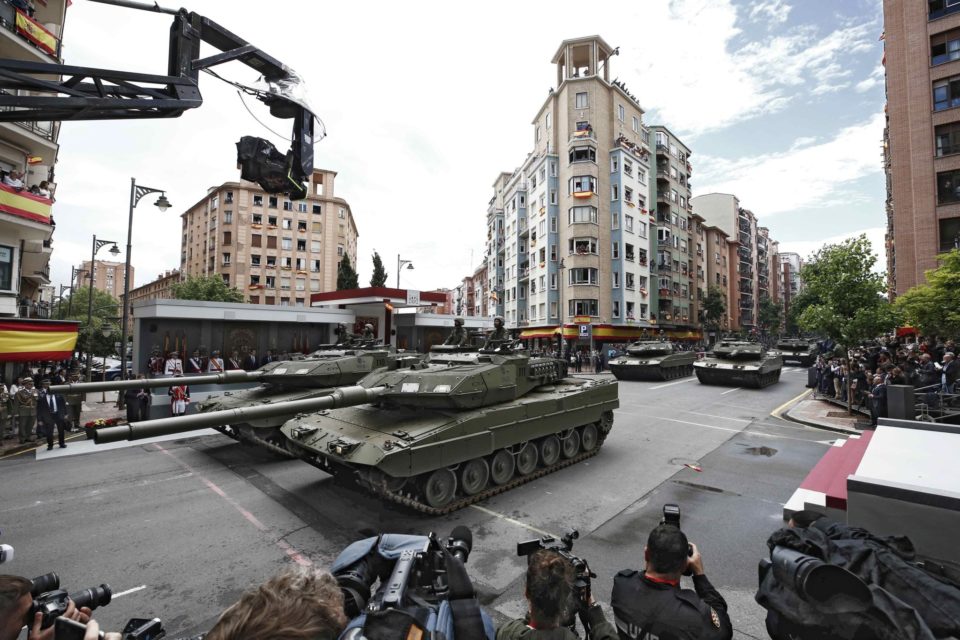 Los carros de combate son algunos de los vehículos más espectaculares. EFE