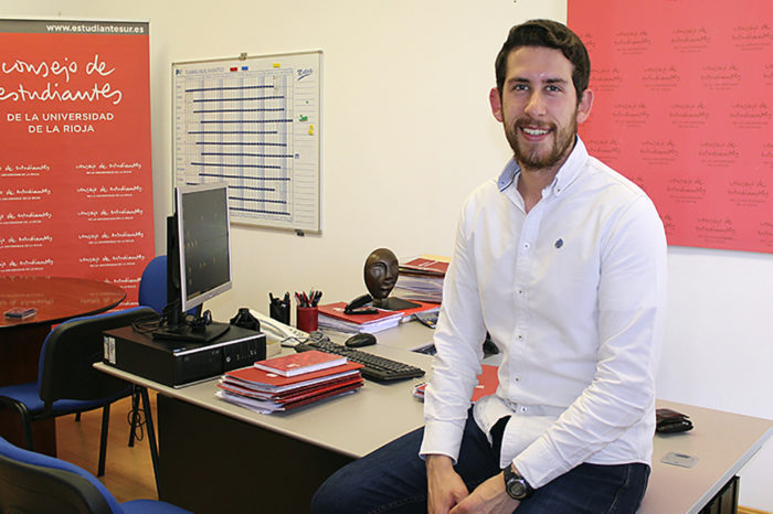 "Los jóvenes tenemos que jugar un papel importante y participativo en la construcción de la sociedad del futuro"