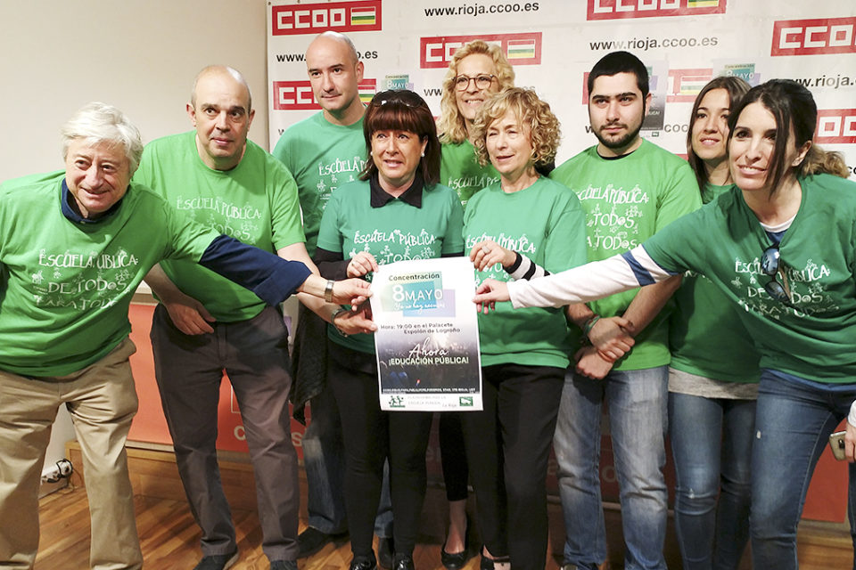 Representantes de la Plataforma por la Escuela Pública, en la rueda de prensa que ofrecieron el lunes. / NR