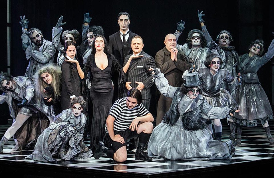 ‘La familia Addams’, con coreografía y música en directo. / NR