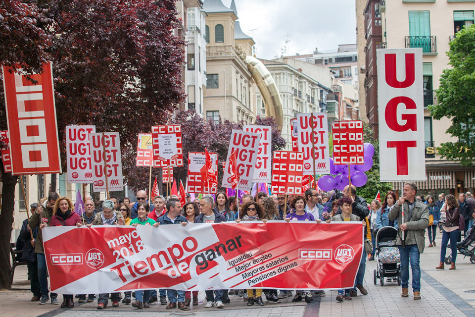Imagen de la manifestación que recorrió el centro de Logroño. /ABEL ALONSO (EFE)