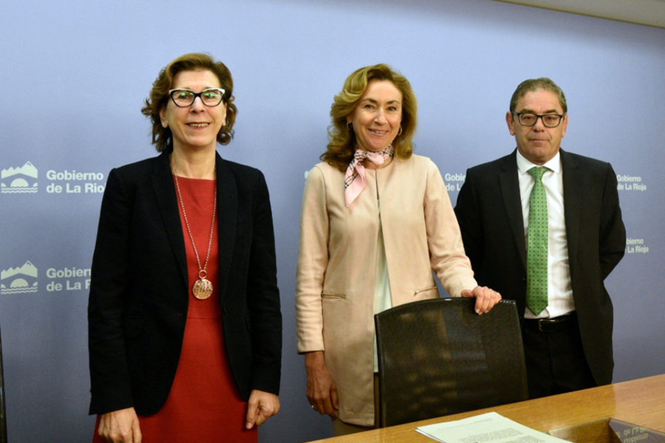 María Martín, en el centro de la imagen, ha anunciado la incorporación del nuevos medidores de glucosa. / NR