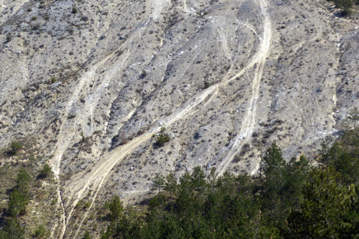 Intensifican los controles por el aumento del tránsito ilegal de motos en los montes riojanos