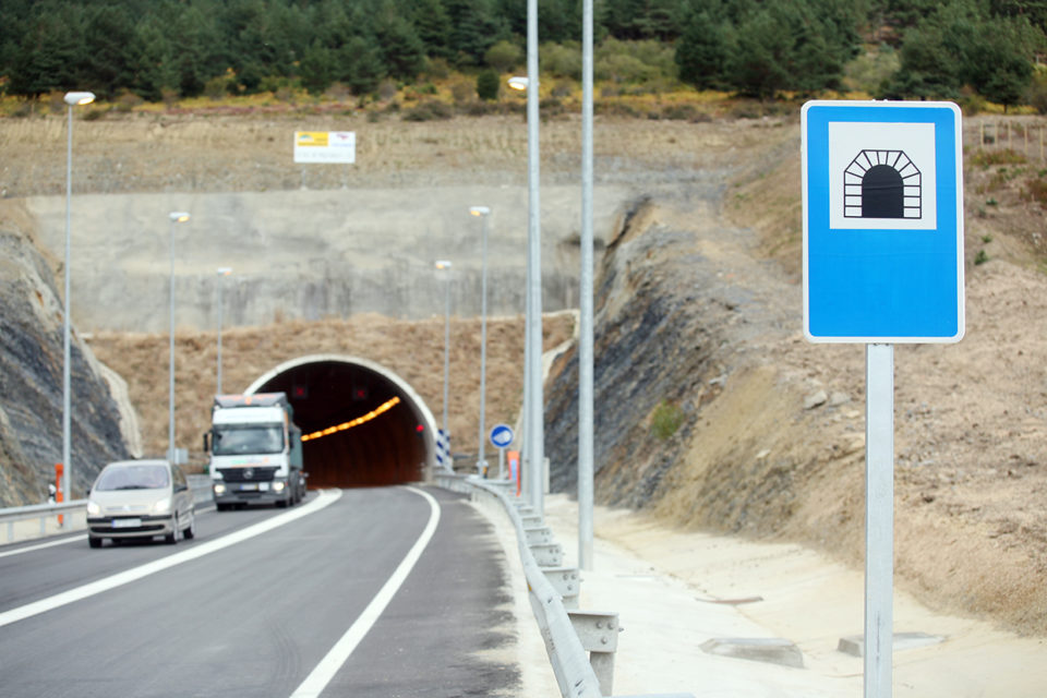 El túnel de Piqueras, que cierra al tráfico por obras esta semana. / Clara Larrea