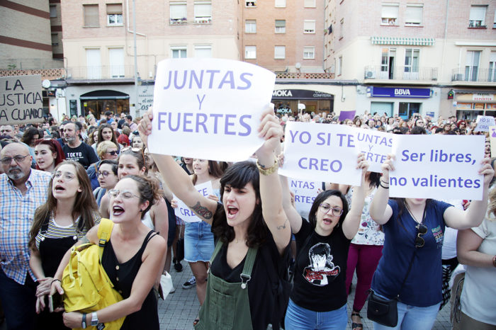 Más de mil personas gritan en Logroño 'no es no' contra la libertad de La Manada