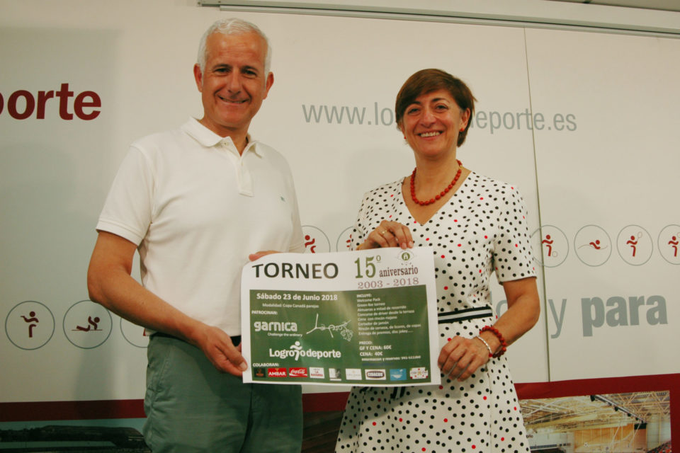 David Bedia y la concejala Pilar Montes, durante la presentación. / NR