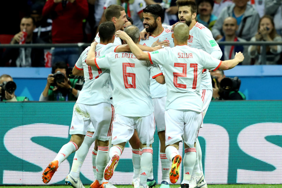 Diego Costa celebra con sus compañeros el gol de la victoria ante Irán. / FIFA