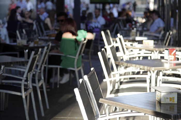 El calor provoca un repunte de las quejas vecinales contra los bares por ruido