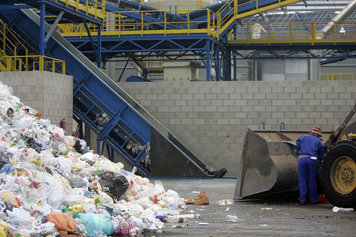 Un producto "irritante" provoca molestias oculares a trabajadores del Ecoparque