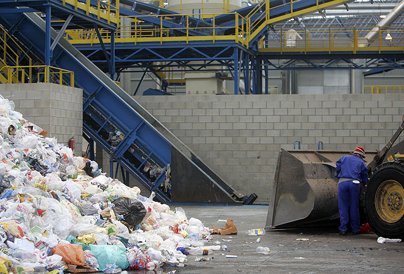Residuos preparados para ser tratados en el Ecoparque, en una imagen de archivo. / NR