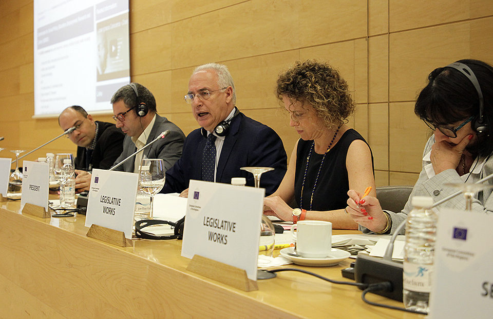 El presidente inaugura la reunión de la Comisión de Política Social, Educación, Empleo, Investigación y Cultura (SEDEC). / Ingrid