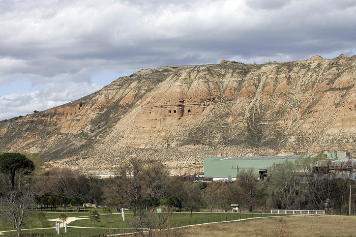 Adjudicada la limpieza y consolidación del acceso al yacimiento del Monte Cantabria por 193.000 euros