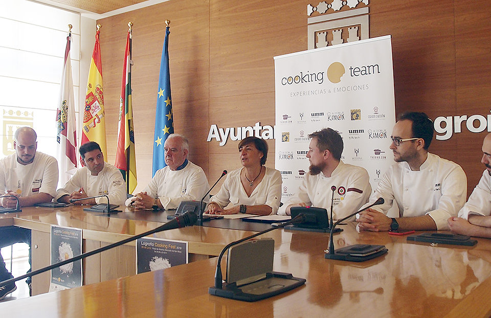 resentación del Cooking Fest por parte de la concejal de Turismo, Pilar Montes, y el Cooking Team. / NR