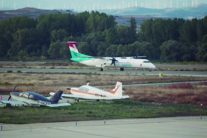 El aeropuerto se queda sin vuelos regulares de momento