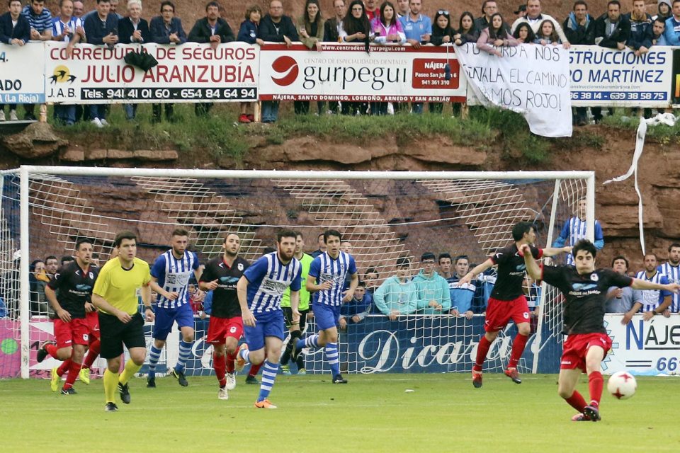 El Náxara cedió ante el Langreo en el partido de vuelta y no pudo igualar lo realizado la campaña anterior, cuando alcanzó la última ronda del ‘play off’. / Antonio Corral